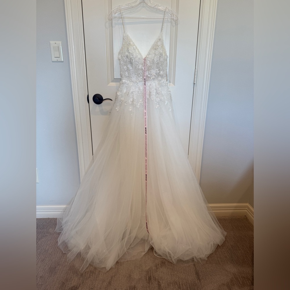 Mac Duggal Appliqué V neck backless dress size 4 white NWT